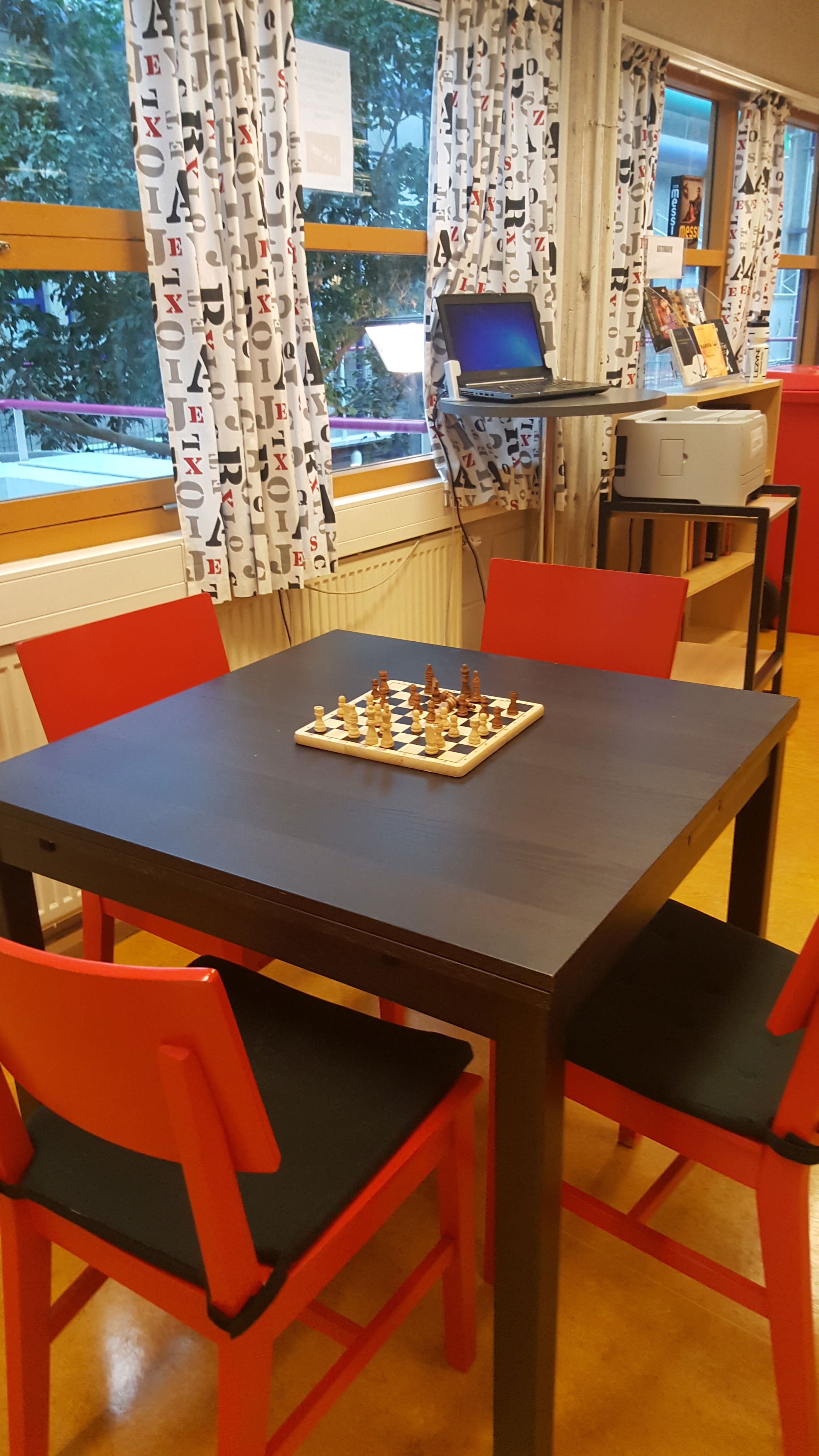 Sjakkspillet er flittig i bruk Sjakkspillet er flittig i bruk